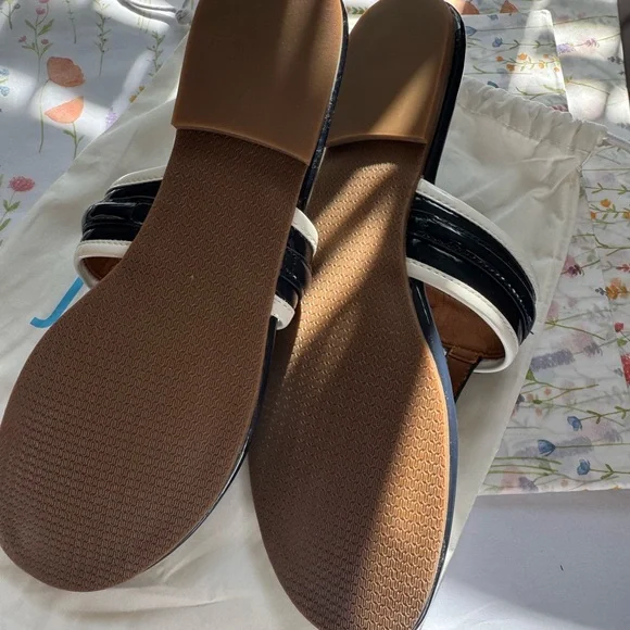 J. McLaughlin Black and Cream Women's Sandals - Picture 6 of 8